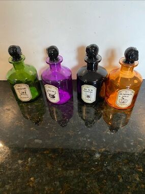 NWT Set of 4 Glass Witch’s Potion Bottles